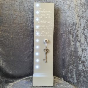 LED-Holzaufsteller - Dekostele grau-weiß mit Spruch