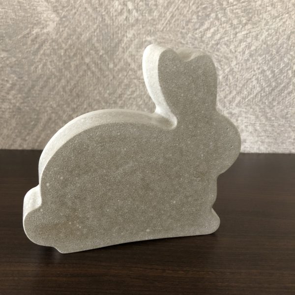 Beton Hase seitlich