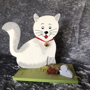 Kleine Katze mit Maus