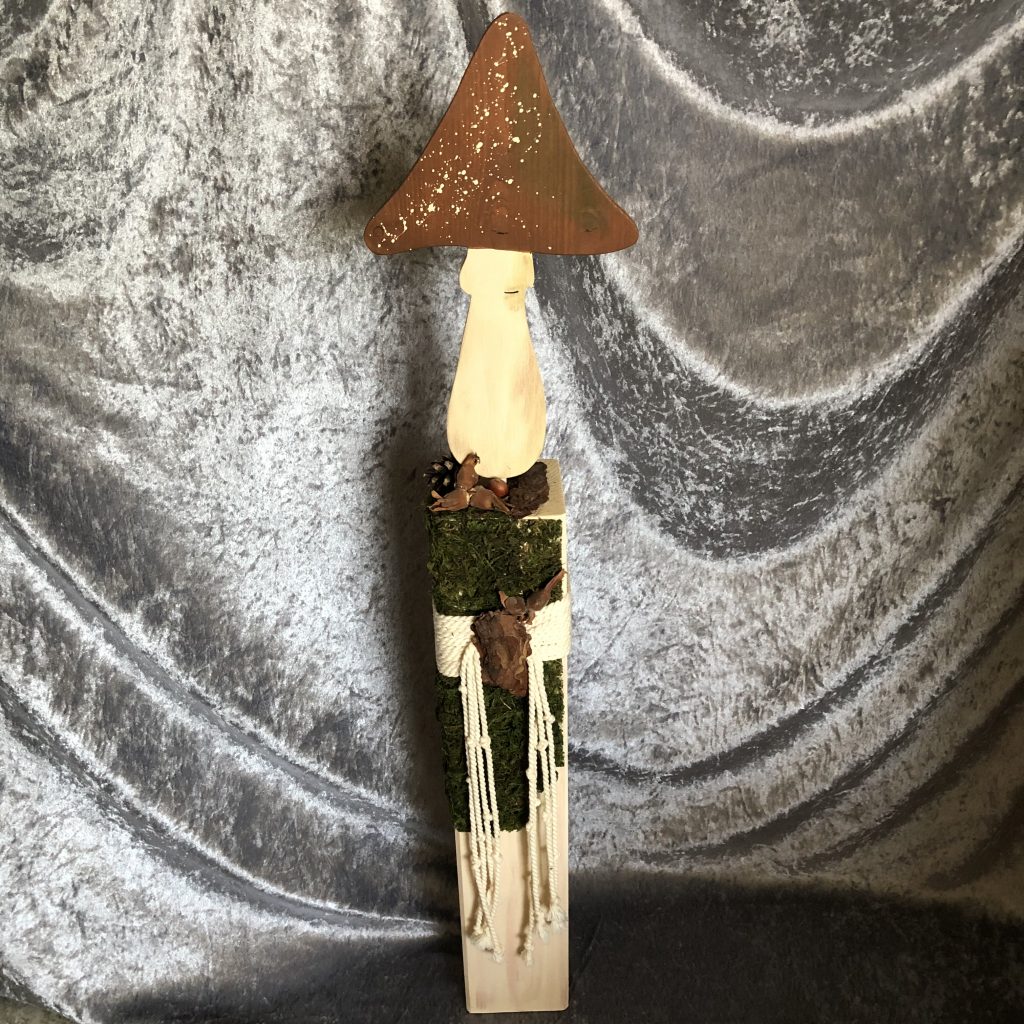 Holzsäule Pilz L