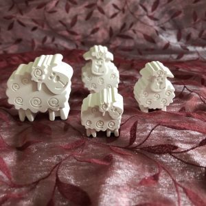 4er Set kleine Schäfchen aus Raysin